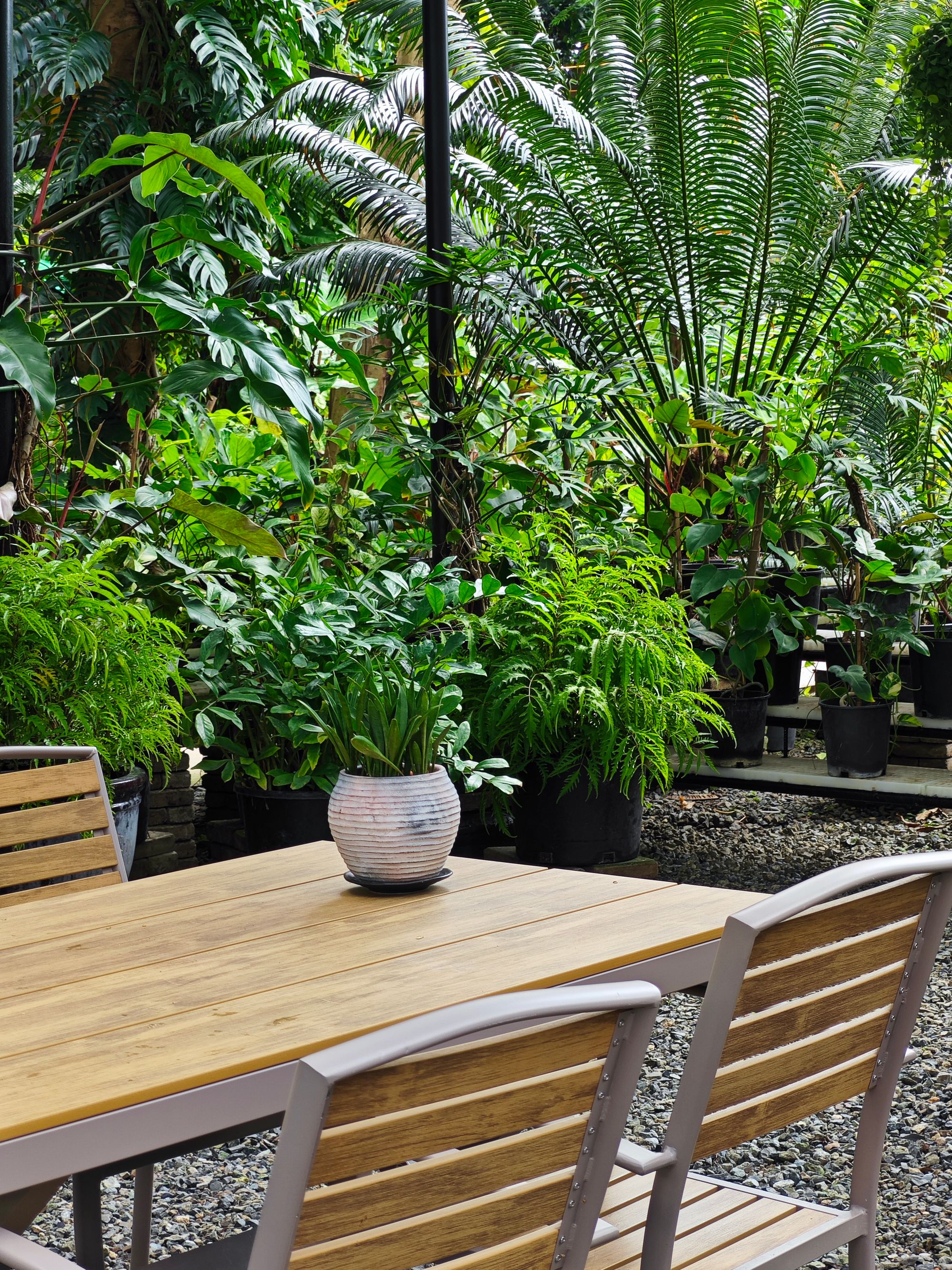 Liebevoll gestalteter, gepflegter Premium-Garten